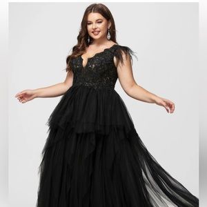 NWT JJ's House Plus Size Ball-Gown V-Neck Tulle Prom Dress